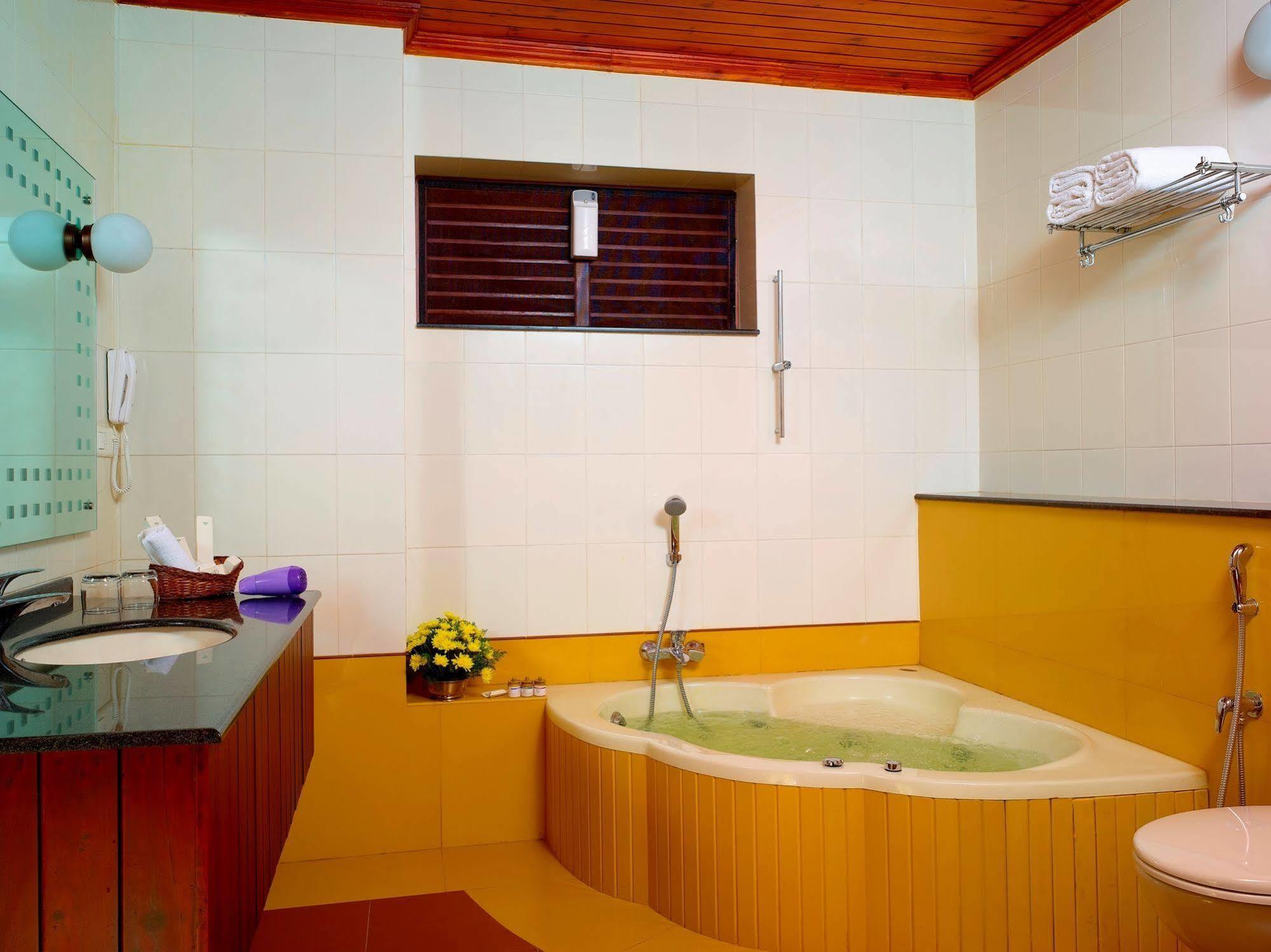 Elephant Court Thekkady Exterior photo